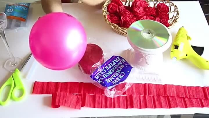 DIY ' Hazlo tu misma' Adorno de rosas de papel crepe - Paper ...