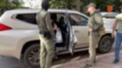 ФСБ опубликовала кадры задержания жителя Керчи за госизмену
