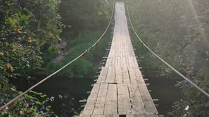 Подвесной мост через реку Лучоса. Витебск рядом.