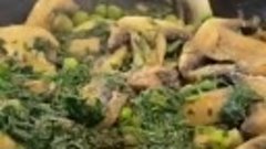 Макароны под зеленым соусом