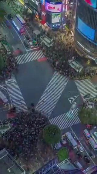 Перекресток Сибуя. Токио

Самый загруженный пешеходный переход в мире, через который одновременно проходят до 3000 человек.