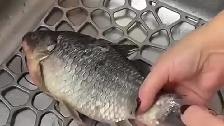Как быстро почистить рыбу!