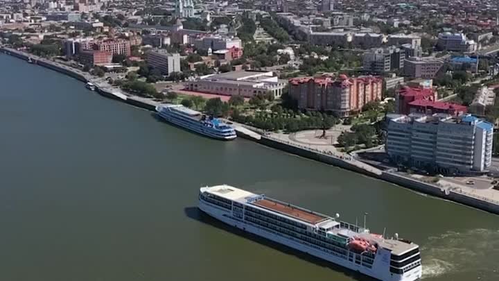 В Астраханской области круизный лайнер