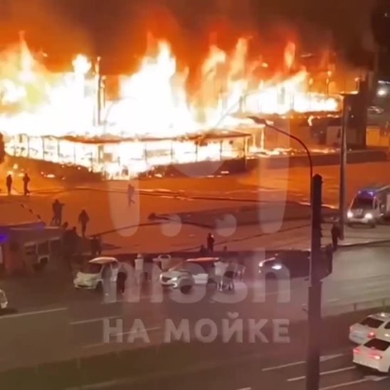 Пожар в перекрестке. Паруса пожар СПБ.