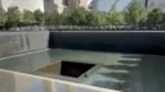 Американец прыгнул в бассейн мемориала жертвам 11 сентября в...