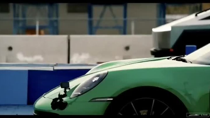 Tesla Cybertruck vs Porsche 911