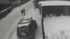 Видео от Прокопьевск.ру - автомобиль сбил пешехода