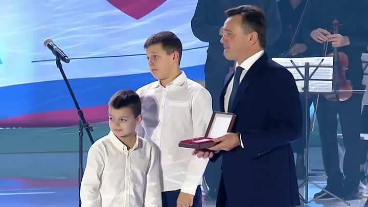 Андрей Воробьев вручил награды семьям погибших на СВО воинов