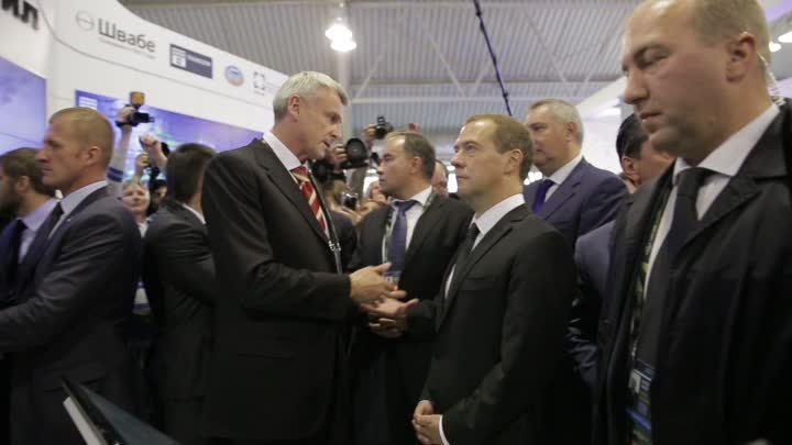 Дмитрий Медведев посетил международную выставку вооружений RAE 2015