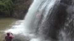 Спуск с водопада 26м и прыжок спиной вниз с 4м. Вьетнам, кан...