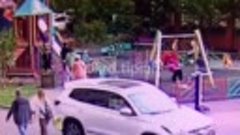 Девушка избила пенсионерку на детской площадке