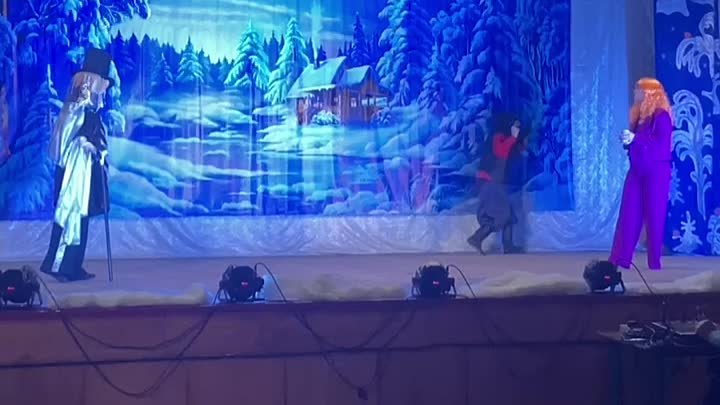 Фрагмент новогоднего театрализованного концерта "Новогодняя пра ...