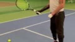 Роман Костомаров показал, как заново учится играть в теннис