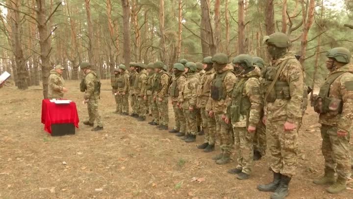 Военнослужащим 1-й гвардейской танковой армии ЗВО вручили удостовере ...