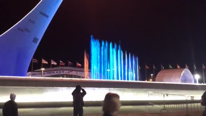 Поющие фонтаны у Олимпийского огня
