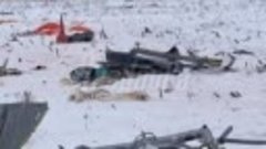 Снег на поле в Белгородской области, где рухнул Ил-76, завал...