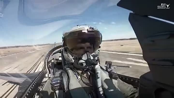 Три американских истребителя F-16 перехватили четыре российских истр ...
