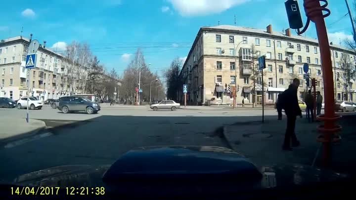 Починил светофор... (online-video-cutter.com)
