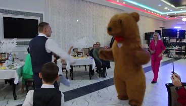 Батл на свадьбе - жених против медведя