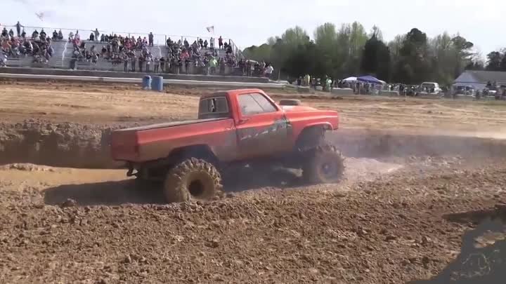 Заезды в грязи - MUD RACING TRUCKS