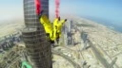 [v-s.mobi]Бейсджампинг с небоскреба Бурдж Халифа в Дубаи.
