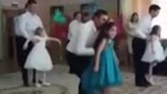 Супер танец от пап и дочек, до слез🤗