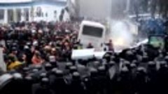Протиправні дії по вул. Грушевського 19 20 січня 2014 року.m...