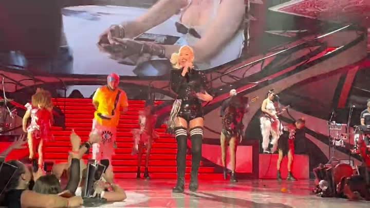 Gwen Stefani - What You Waiting For live in Las Vegas, NV - 11_6_2021