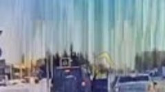 Дорожные войны: в Челнах драка на светофоре попала на видеор...