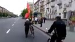 После запрета 9 мая, в Запорожье ветеран вышел на парад ОДИН