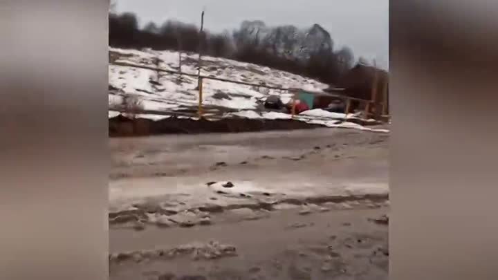 Чудовищное_бездорожье_показали_жители_воронежского_села_на_видео