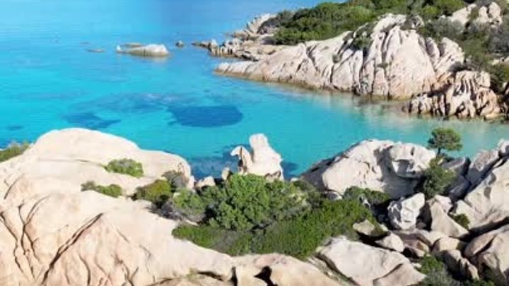 Италия 🇮🇹 
Райский пляж на острове Сардиния 🤩🌴