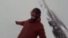 Девочка сноубордистка снимала видео для своих родных. Позже,...