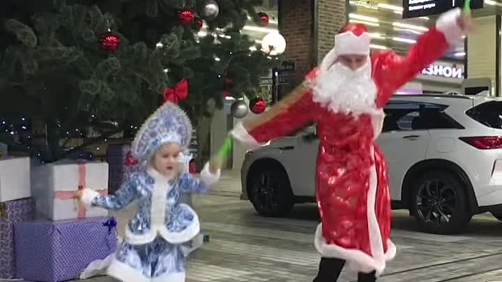 Это не Дед Мороз, а Дед Огонь! И Снегурочка тоже!