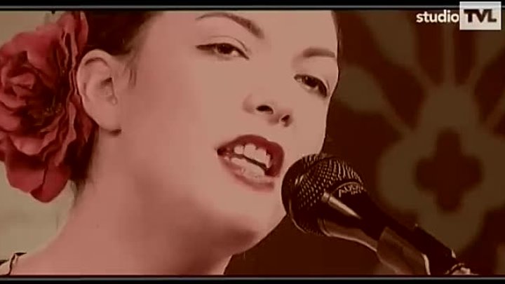 Caro Emerald - A night like this (live and acoustic)