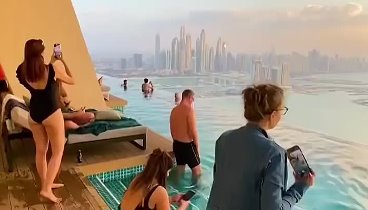 360 infinity pool Dubaj