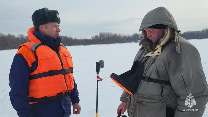 Сотрудники МЧС России оценили ледовую обстановку на одном из самых и ...