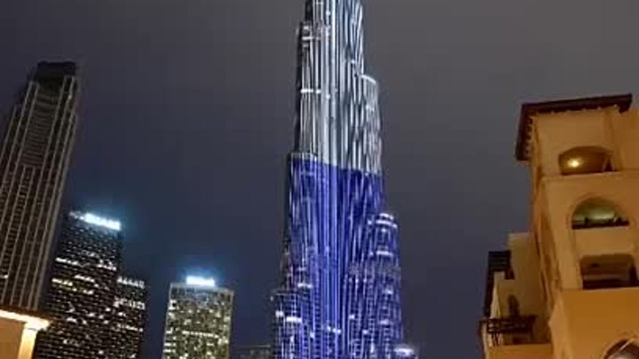 Бурдж-Халифа в Дубае подсветили в цвета флага России в знак солидарности