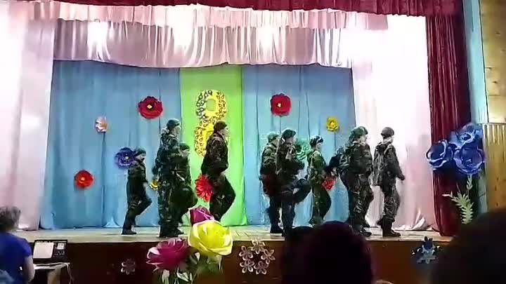 Танцевальный кружок "Радуга"
