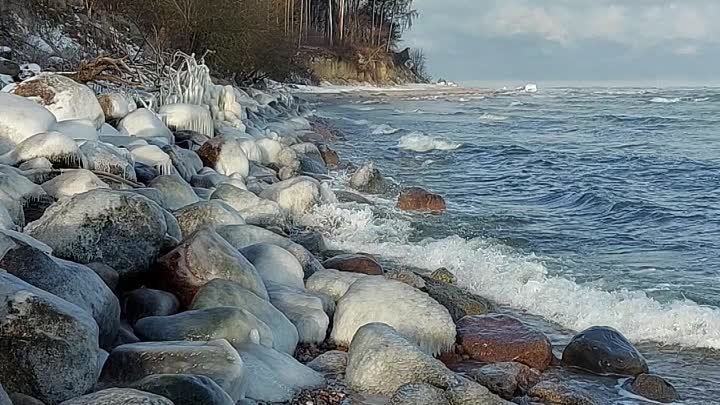 Балтика в Рождественский день (07.01.2024). 
Заостровье, Калининград ...