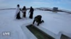 Чин освящения воды прошел на льду магаданского водохранилища