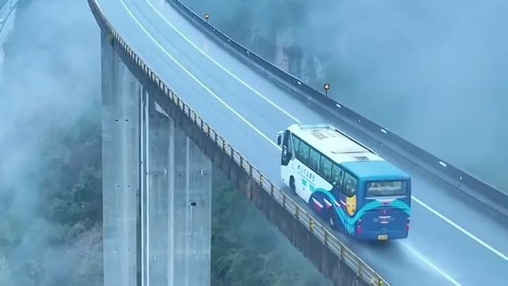 Впечатлающий мост в Китае