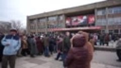 02 11 2014 Очередь на выборы в Алчевске 14