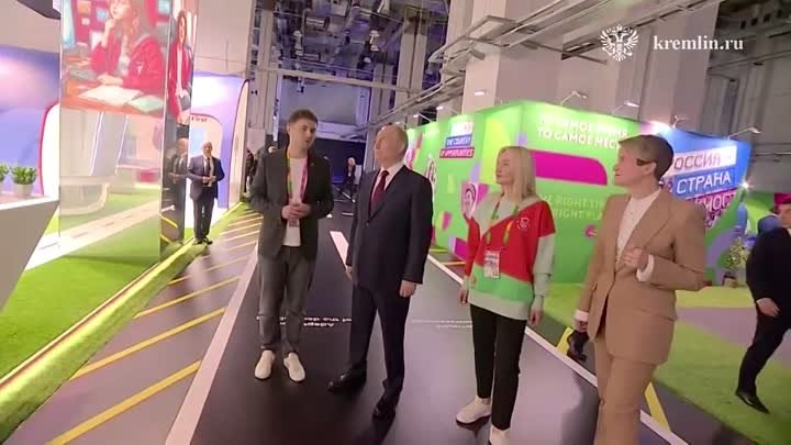Президент России посетил зону платформы на ВФМ