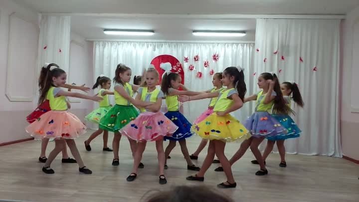 Детский танец "МАЛЯВКА" на празднике "ДЕНЬ МАТЕРИ"