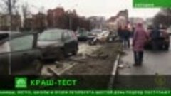 В Петербурге лихач на Audi снес знаки, светофор и 15 машин