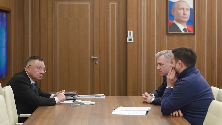 Василий Анохин встретился в Москве с министром строительства и ЖКХ Р ...