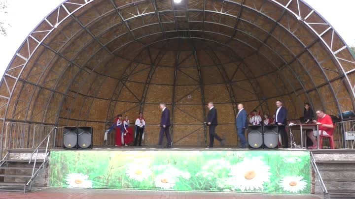 Лиски. Концерт в лискинском городском парке в честь дня флага России.