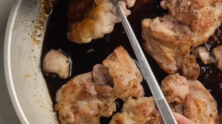 Битые огурцы и курица стир-фрай с имбирем и медом