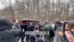 В Москве простились со спортивным журналистом Василием Уткин...